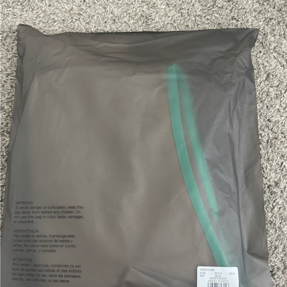 Essentials Fear of God Sweat Shorts - Picture 3 of 3